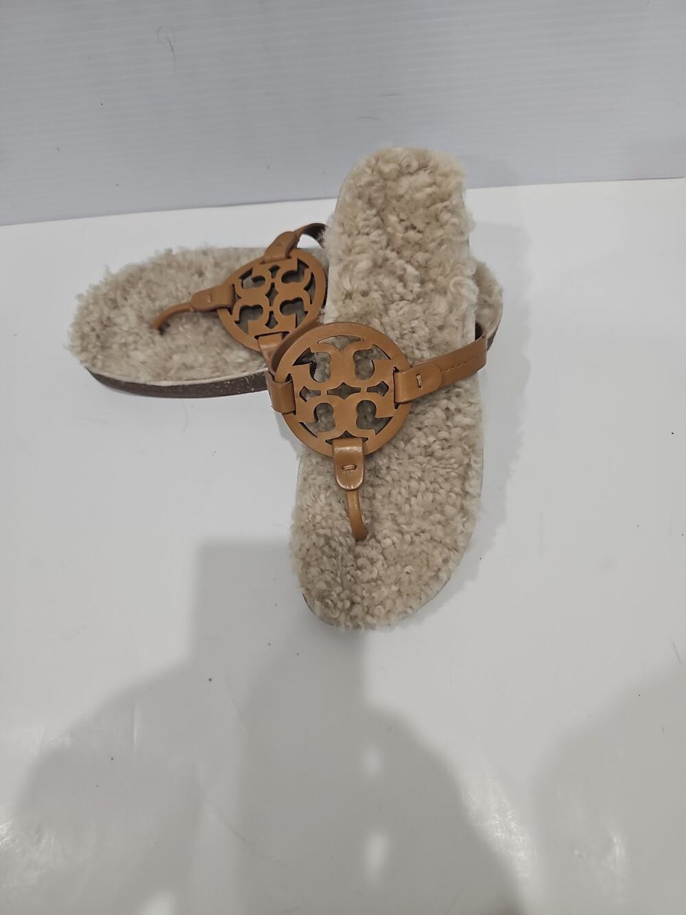 TORY BURCH MILLER Cloud THONG SANDAL Shearling Caramel Corn/Buttermilk Sz 9.5